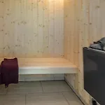 בית נופש Lovely In With Sauna *